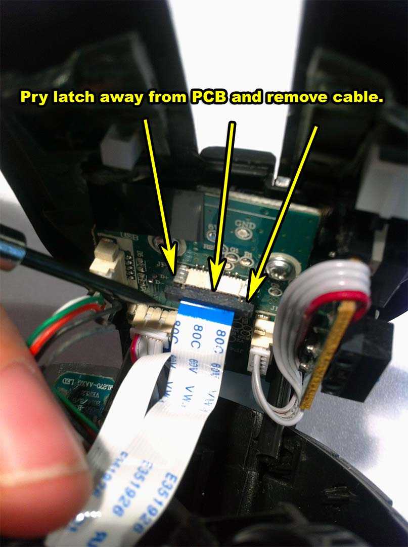 Corsair M65 disassembly - remove mouse cable.